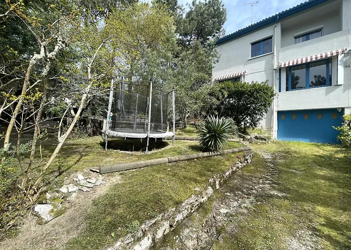 Maison Familiale à : 3 Chambres, Jardin Sous Les Pins, Wifi Fibre, Proche Et Centre - Fr-1-420-145 *